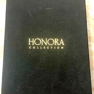 Gorgeous set.  Pearl Necklace, bracelet & earrings! Honora Collection.  NWOT